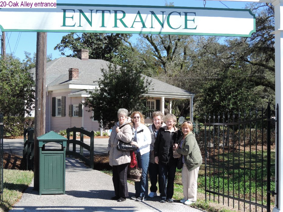 20-Oak Alley entrance.jpg